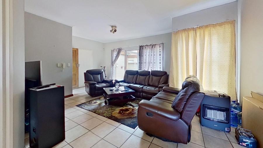 2 Bedroom Property for Sale in Heuwelsig Free State